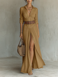 Robe longue camel à manches longues, col V boutonné, ceinture brune