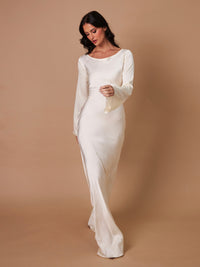 Robe longue ivoire Gamine™, silhouette près du corps, manches longues, encolure ronde