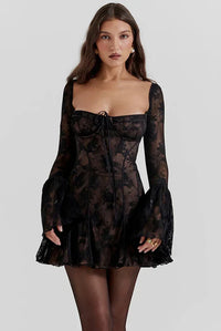 Robe courte noire en dentelle transparente, laçage central, manches longues