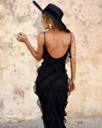 Robe longue noire à bretelles fines, volants superposés, dos ouvert