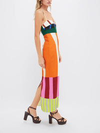 Robe longue multicolore à bretelles, rayures verticales orange avec empiècement bleu et violet