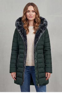 Parka d’hiver doublée vert foncé, capuche en fausse fourrure, fermeture zippée, mi-longue