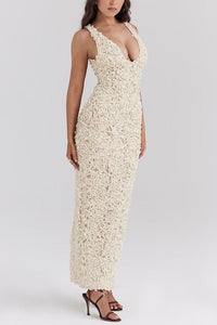 Robe longue beige à bretelles, dentelle fleurie en relief, décolleté carré, coupe ajustée