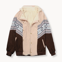 Veste en tissu beige, doublure col sherpa, empiècement graphique noir et blanc sur manches