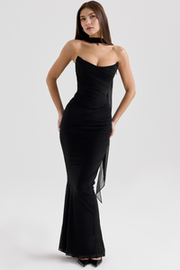Robe midi noire style corset en maille, bretelles fines, fente latérale.