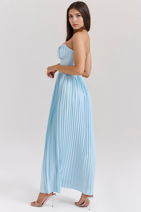 Robe midi bleu ciel sans manches, buste froncé, jupe longue plissée