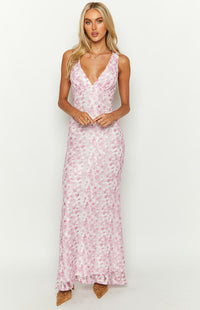 Robe longue rose à bretelles, décolleté V, coupe près du corps