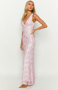 Robe longue rose à bretelles fines, dos légèrement échancré