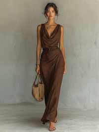 Robe longue marron sans manches col drapé, taille ceinturée, silhouette fluide