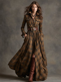 Robe-chemise à carreaux marron et beige, ceinturée, manches longues, col boutonné.