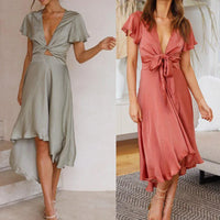 Deux robes midi d’été : rouge à nœud devant et vert clair à décolleté croisé.