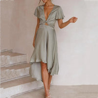 Robe midi d’été vert clair à décolleté croisé et nœud à la taille, manches courtes.