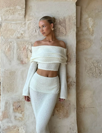 Ensemble long blanc : haut bardot épaules dénudées et jupe longue assortie