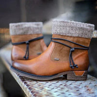 Bottes chaudes orthopédiques marron en cuir, col en tricot, lacets noirs.