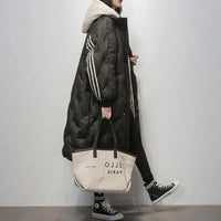 Doudoune longue noire matelassée, capuche beige, zip frontal et bandes décoratives