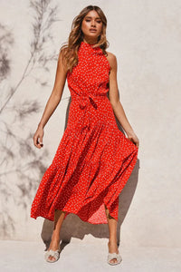 Robe longue d’été rouge à pois blancs, col montant sans manches, ceinture à nouer