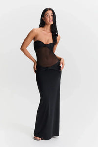 Robe longue noire à bretelles amovibles, décolleté cœur et empiècement transparent