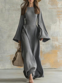 Robe de soirée longue grise, encolure carrée et manches évasées
