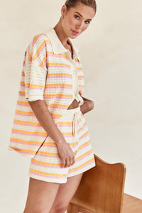 Ensemble d’été deux pièces rayé multicolore : chemise boutonnée à col et short