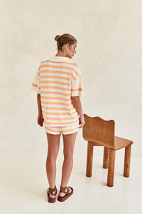 Ensemble d’été deux pièces rayé multicolore, vue de dos : chemise et short