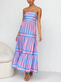 Robe longue à bretelles fines rayée rose et bleue, volants en étages, coupe évasée