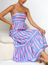 Robe longue à bretelles fines rayée rose et bleue à volants, empiècements évasés
