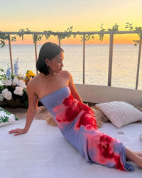 Robe midi bustier sans bretelles bleu clair imprimé fleuri rouge orangé, fente