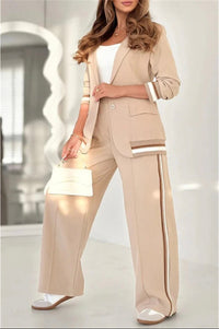 Ensemble coordonné beige : veste avec poches et pantalon long à bandes contrastées
