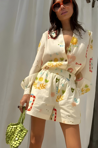 Ensemble manches longues crème à col, patte de boutonnage, imprimés amusants, short ample