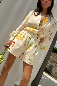 Ensemble manches longues crème à col, boutons, imprimés variés, short à taille froncée