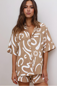 Ensemble de plage Luna™ beige et blanc : chemise à manches courtes, short assorti