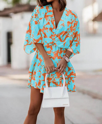 Robe courte à imprimé floral bleu et orange, décolleté en V, manches amples