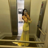Robe longue jaune sans bretelles, haut près du corps et ourlet évasé