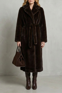 Manteau long en fausse fourrure marron foncé, col châle et ceinture nouée