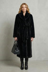 Manteau long en fausse fourrure noir, col châle, ceinture à la taille