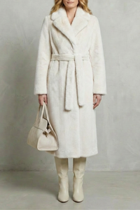 Manteau long en fausse fourrure écru, col châle et ceinture à nouer