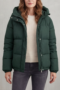 Doudoune matelassée vert foncé à capuche, fermeture zippée et boutons, poches