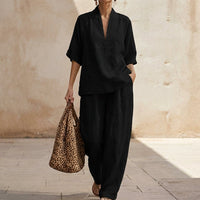 Ensemble deux pièces femme noir : tunique col V manches courtes, pantalon ample.