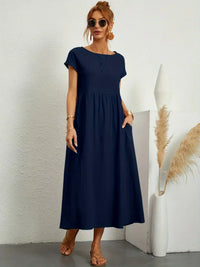Robe midi fluide col rond, manches courtes, taille froncée, bleu marine