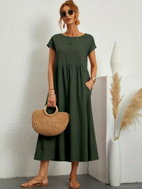 Robe midi fluide col rond, manches courtes, taille froncée, vert olive