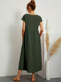 Robe midi fluide vert olive, manches courtes, taille froncée, vue de dos