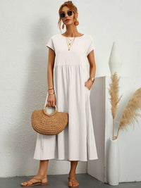 Robe midi fluide col rond, manches courtes, taille froncée, blanc