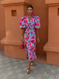 Robe midi à manches bouffantes, encolure V, motif floral rose et bleu, taille froncée