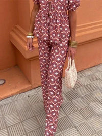 Ensemble deux pièces à motif graphique rouge et blanc, pantalon long et haut cintré