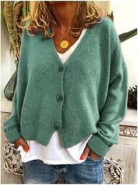Cardigan ample en maille Marinette vert, encolure V boutonnée