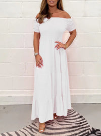Robe longue blanche à épaules dénudées et volants
