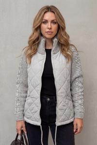 Doudoune matelassée à empiècements maille gris clair, zip et col montant en maille