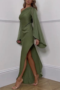 Robe longue asymétrique Asyntha vert olive, drapés croisés, grande fente, cape manche