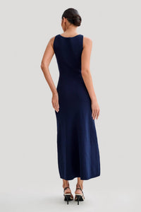 Robe longue sans manches en maille bleu nuit, vue de dos.