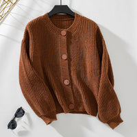 Cardigan tricoté caramel en maille texturée, rangée de boutons ronds, col en V